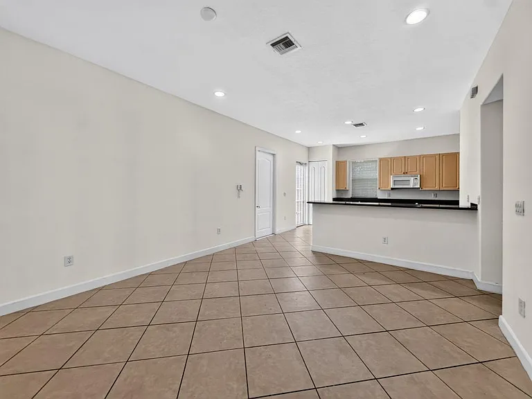 625 SW 146th Ter — Photo 25
