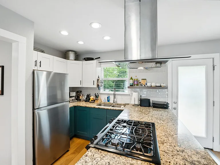 6501 Hickman Ave — Photo 8
