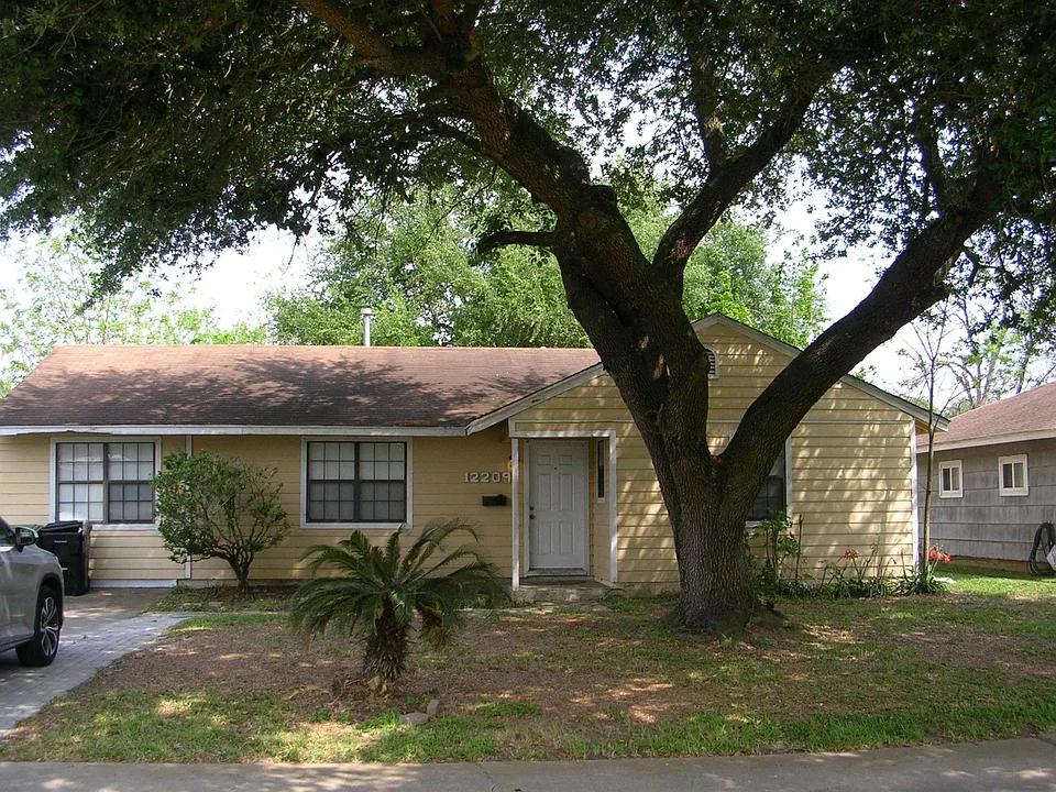 12209 Palmsprings Dr
