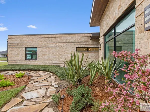 1208 Costa Del Sol Dr, Brownsville, TX 78520