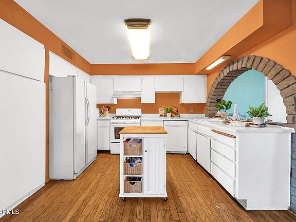 4th image of 2142 W PARADISE Drive