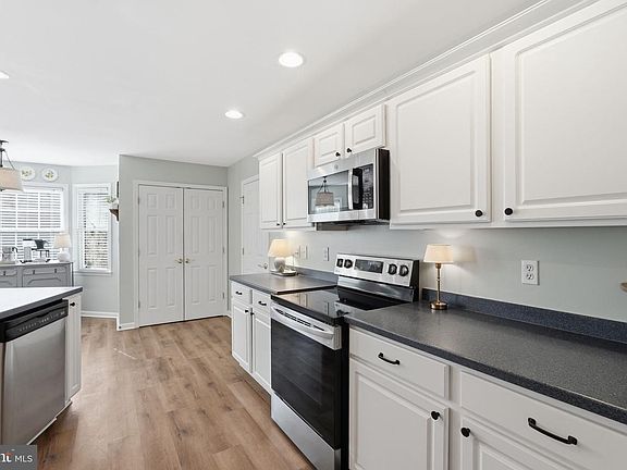 4th image of 59 Country Manor Dr