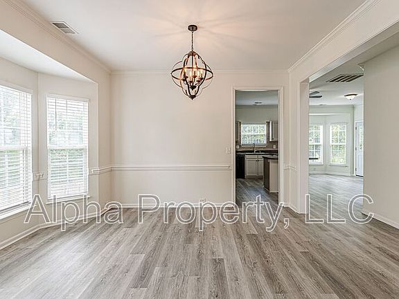 5th image of 261 Highgate Cir