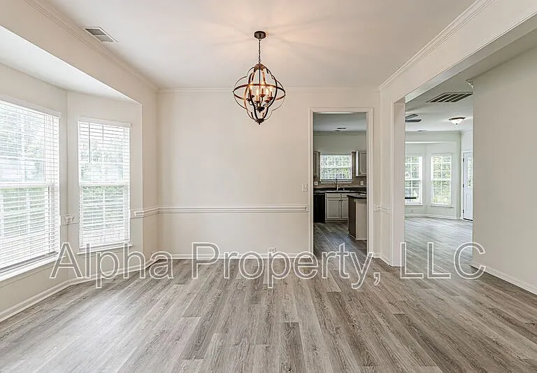 261 Highgate Cir — Photo 5