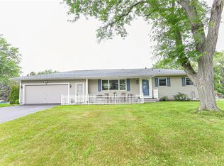 17 Dahlia Dr, Fairport, NY 14450