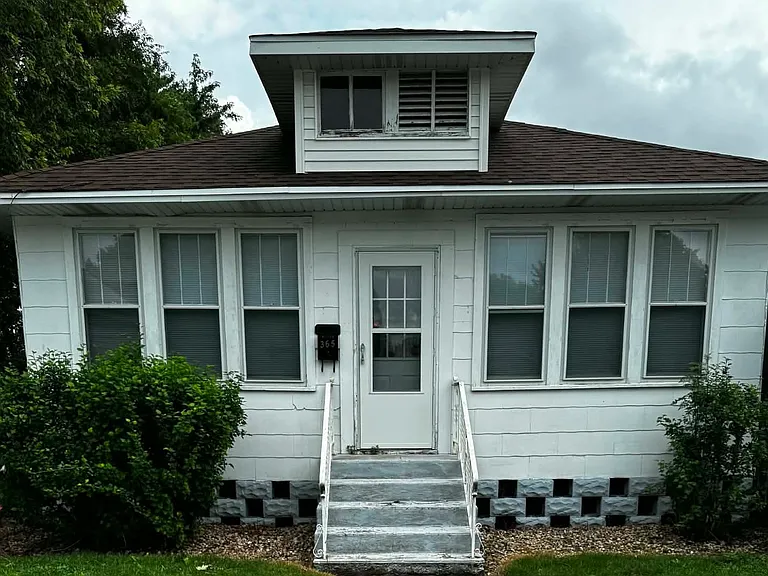 365 S Broadway St — Photo 1