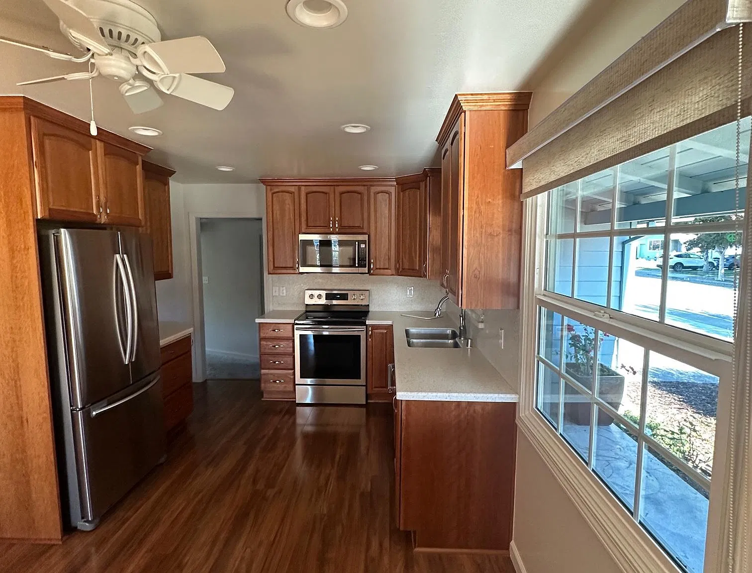3 bed, 1.5 bath, 1250 sqft, $3,500 — Photo 4