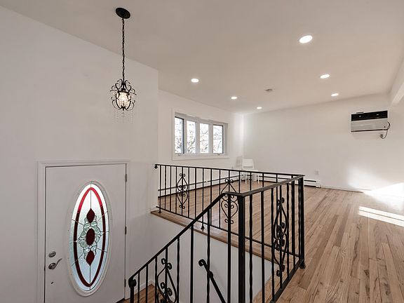 4th image of 344 Lexington Ave