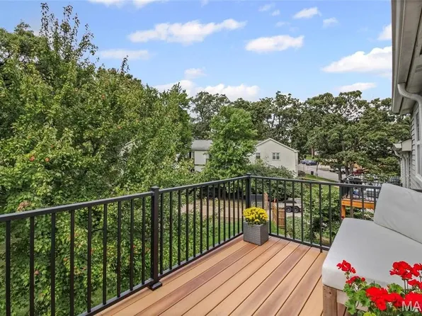 9112 W Swan Cir, Saint Louis, MO 63144