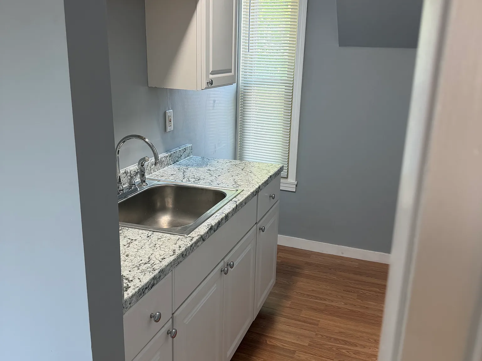 2 bed, 1000 sqft, $2,100 — Photo 4