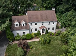 6 Fieldstone Ct, Trumbull, CT 06611