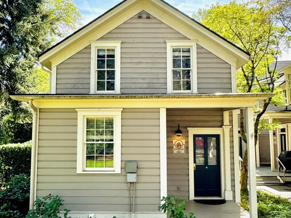 1567 Officers Row Row, Vancouver, WA 98661