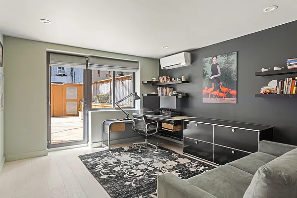 Office, photo 1