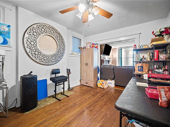 5th image of 1702 West St