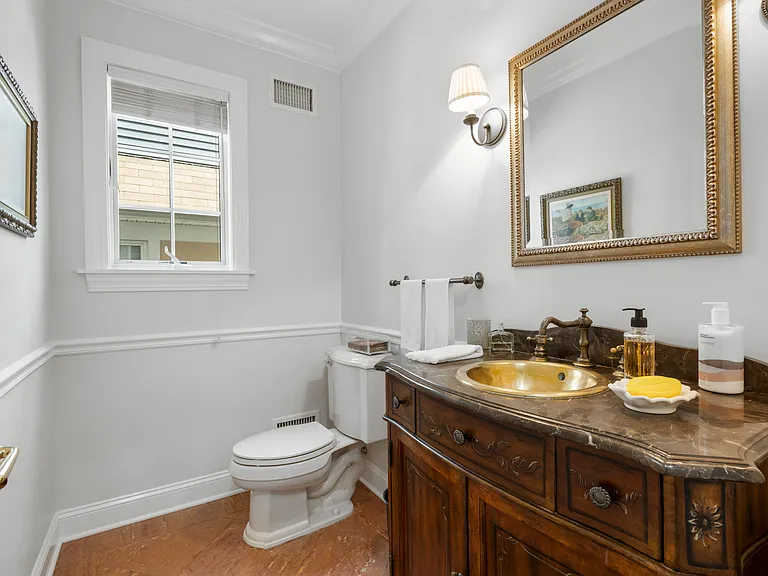 525 Carroll Ave — Photo 16