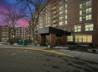 7600 Golden Valley Rd APT 405, Golden Valley, MN 55427