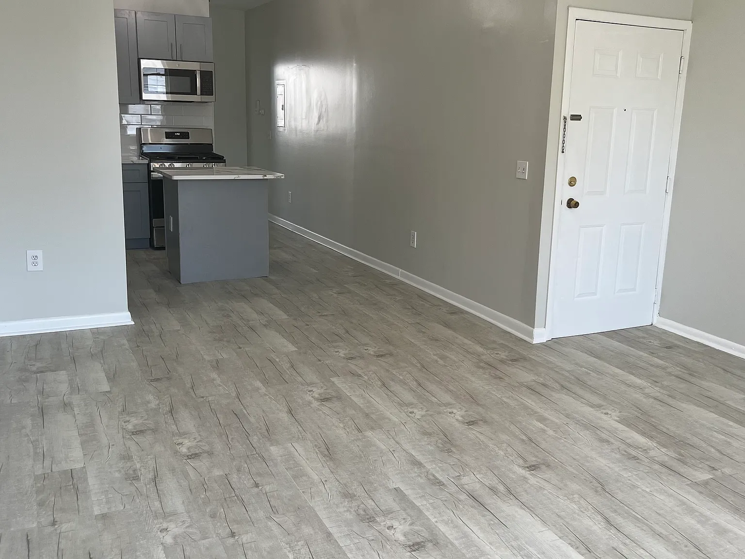 1 bed, 700 sqft, $2,200 — Photo 3