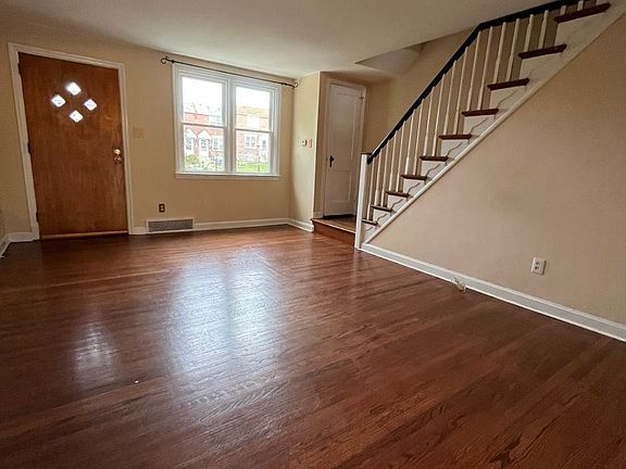 4th image of 2222 Windsor Ave