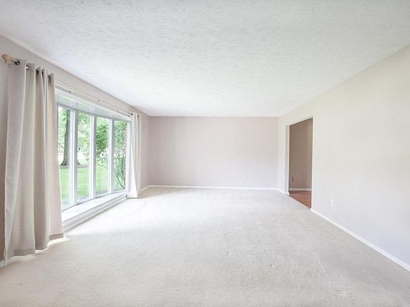 2nd image of 7507 Golf Green Dr