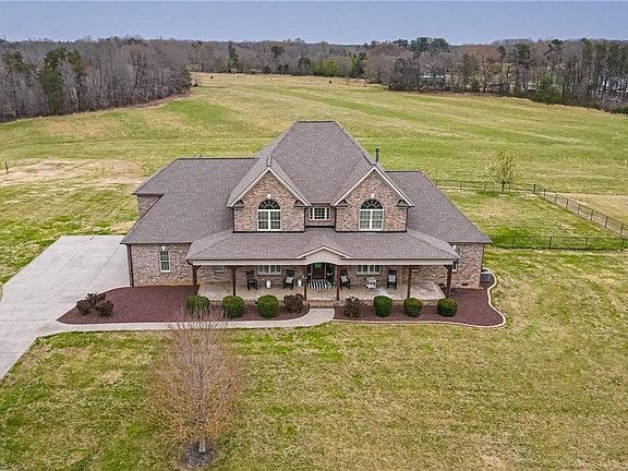 2nd image of 203 Bobcat Rd