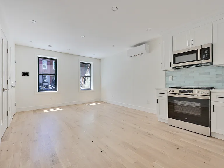 1107 Jefferson Ave #1 — Photo 4