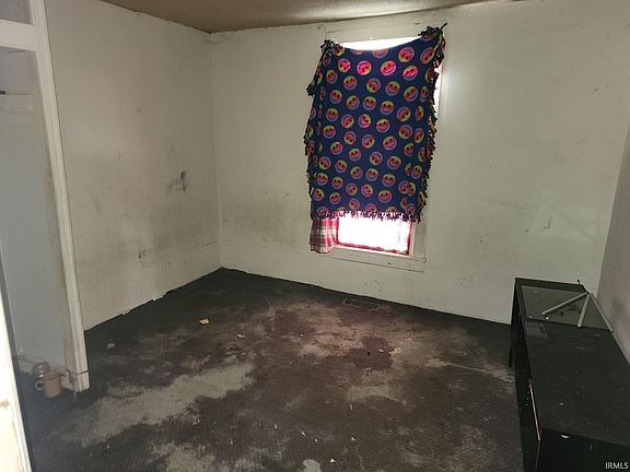 4th image of 110 E 8th St
