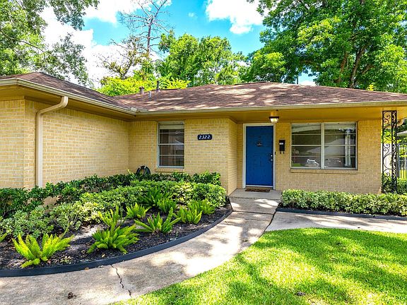 2nd image of 2322 Poinciana Dr