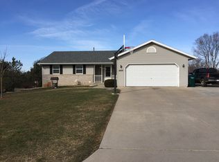 W5830 Hedrick Dr, Fort Atkinson, WI 53538