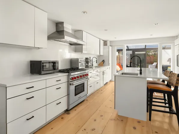 422 East 84th Street image 3 of 23