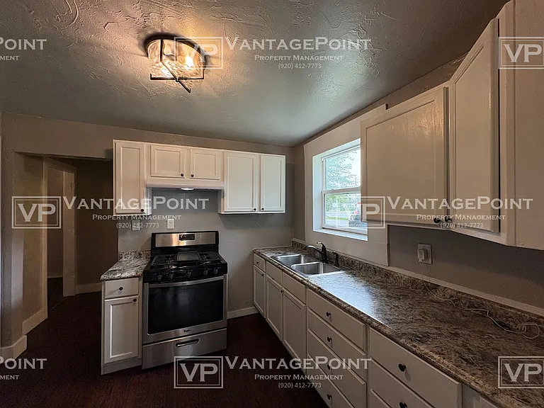 1219 Marshall Ave — Photo 3