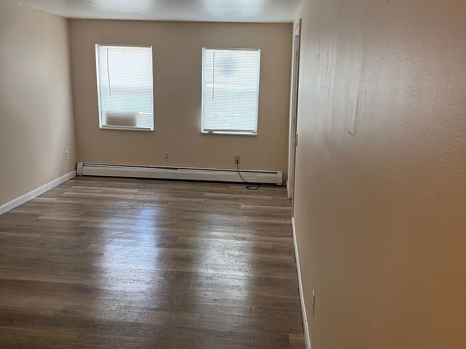 1st image of 492-494 Wilson St #4