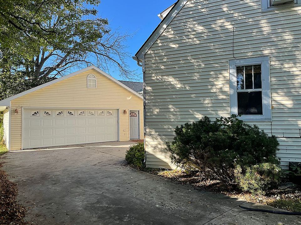 2nd image of 405 Congress St