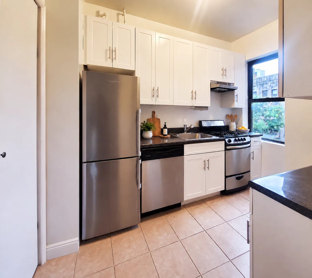 115 West 16th Street — Photo 3