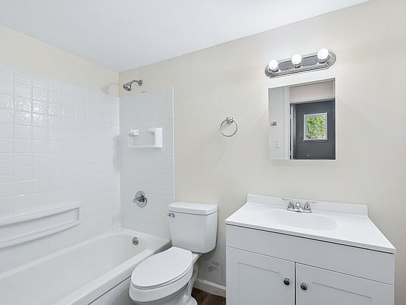 5th image of 61-47 Woodbine St #3