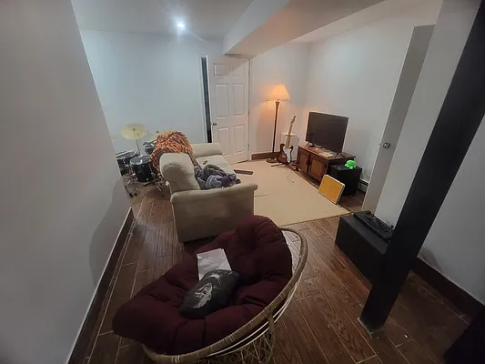 Rented by Yup Realty LLC | media 27