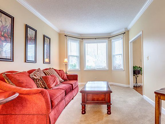 4th image of 2209 Greenwich Ln