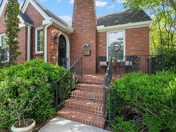 4th image of 17 Ottaway Dr