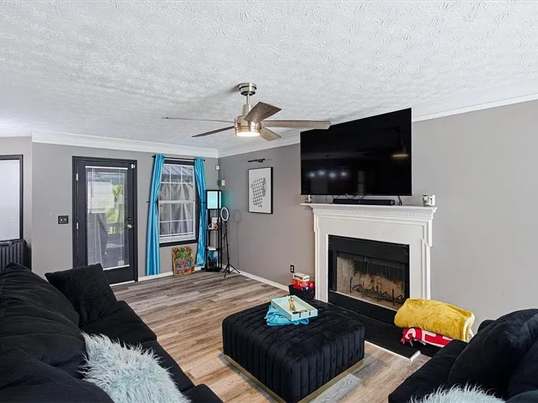 1459 Bridgewater Br — Photo 4
