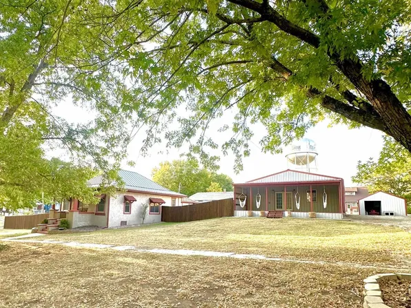 428 W Conn St, Council Grove, KS 66846