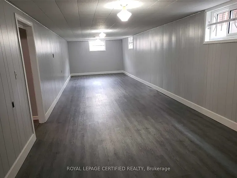 290 Balmoral Ave N — Photo 18