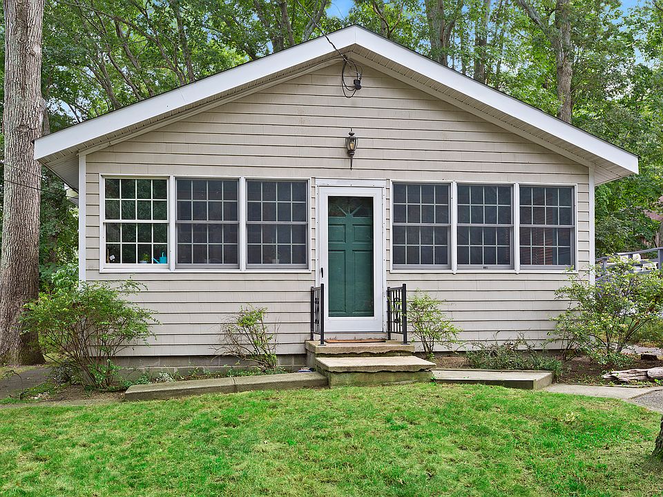 1st image of 63 Wickatuck Dr