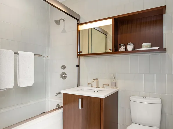 60 Riverside Boulevard image 13 of 20