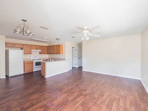 3rd image of 511 Paulling Dr #1