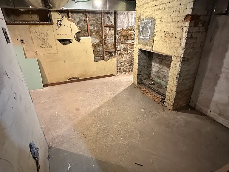 153 James St #11 — Photo 22