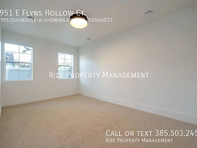 1951 E Flyns Hollow Ct — Photo 23