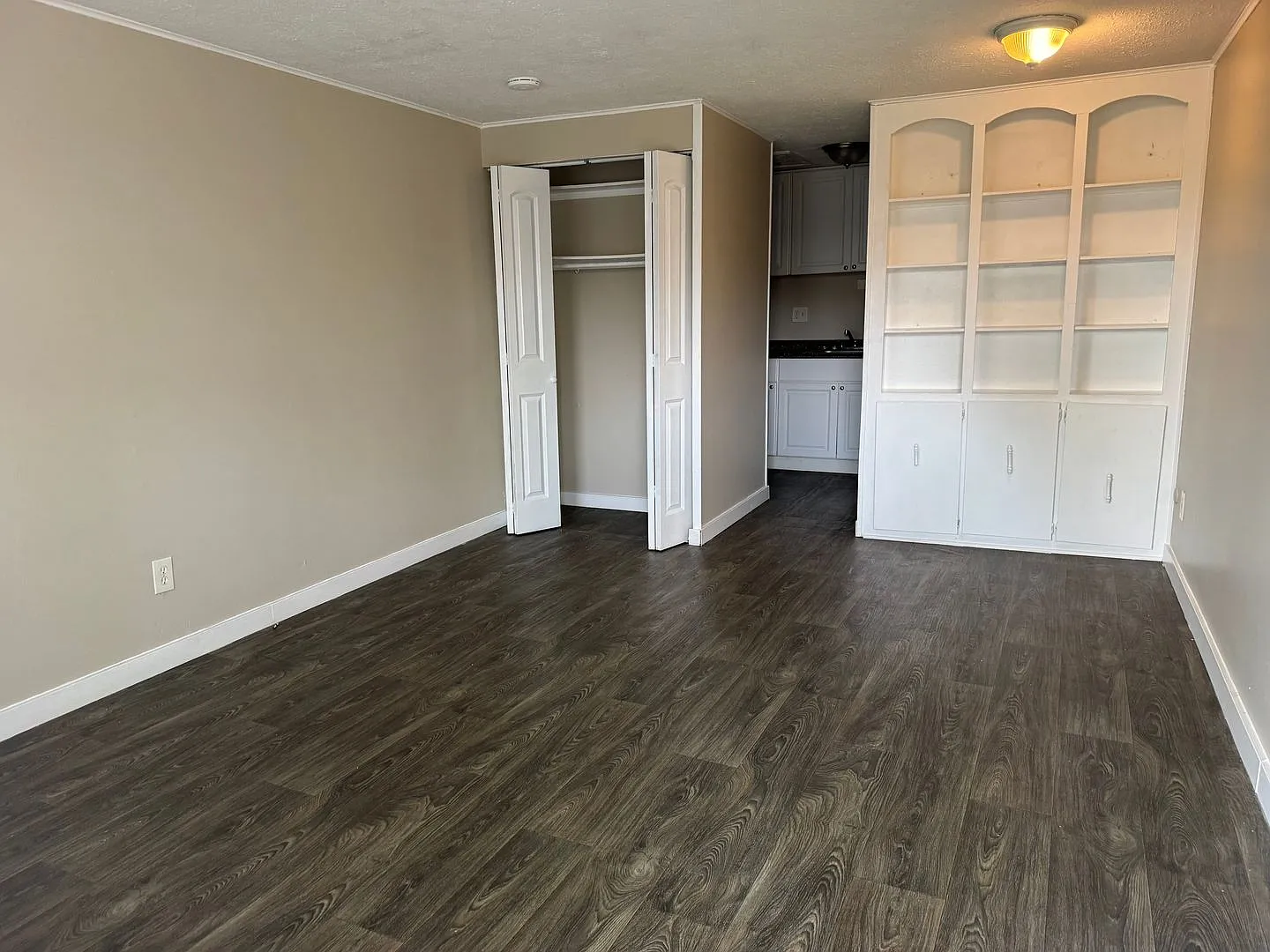 5451-5471 Red Bird Court — Photo 2