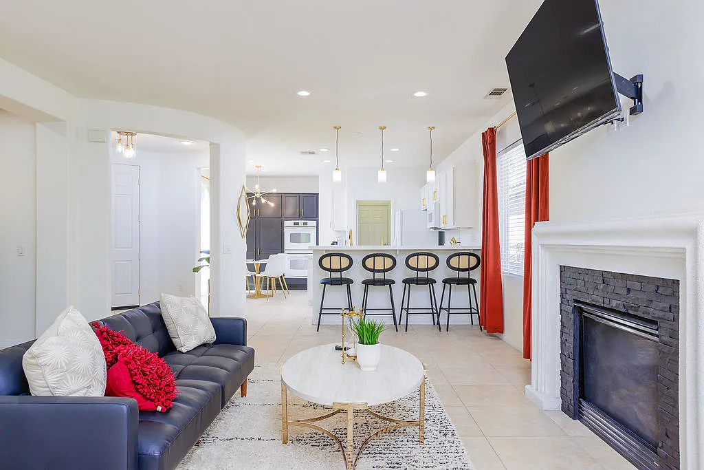 2 bed, 1683 sqft, $4,000 — Photo 3