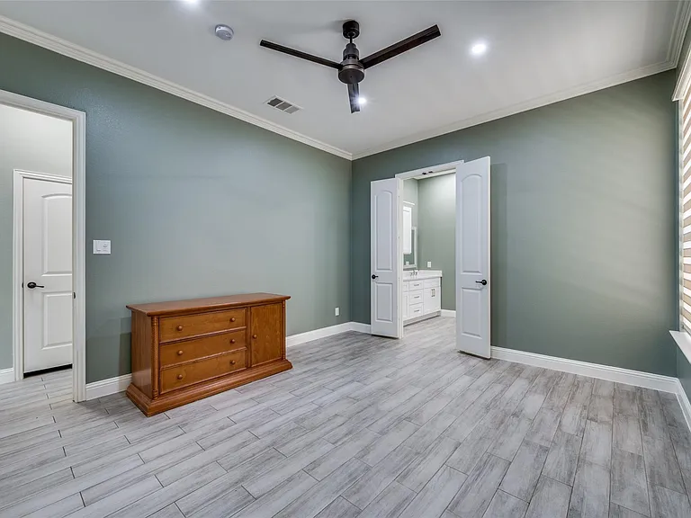 4068 Winsor Dr — Photo 11