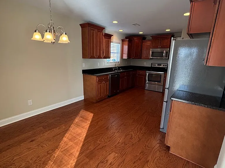 859 Wells Rd — Photo 5