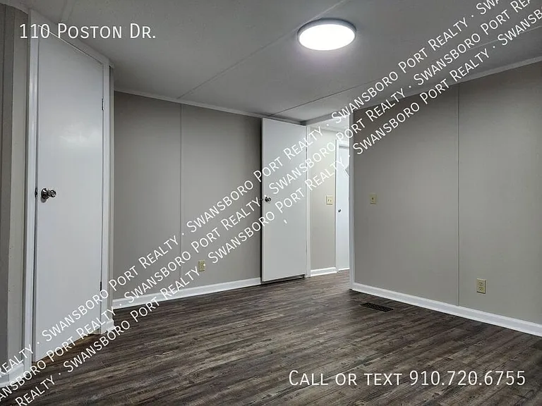 110 Poston Dr — Photo 16